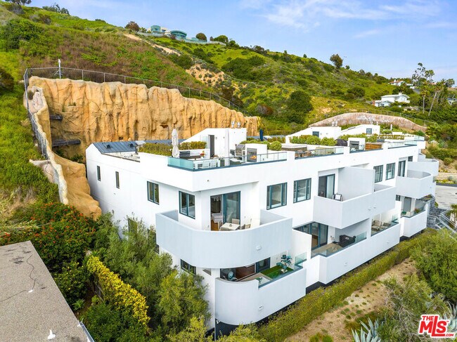 Building Photo - 22065 Pacific Coast Hwy