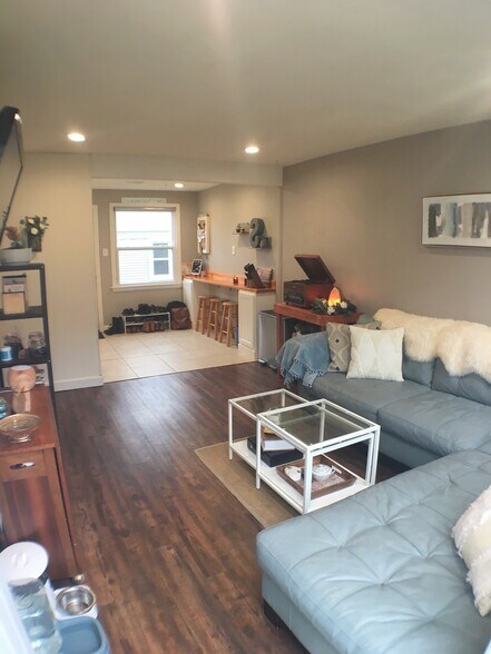 Primary Photo - 1223 Louisville Ave