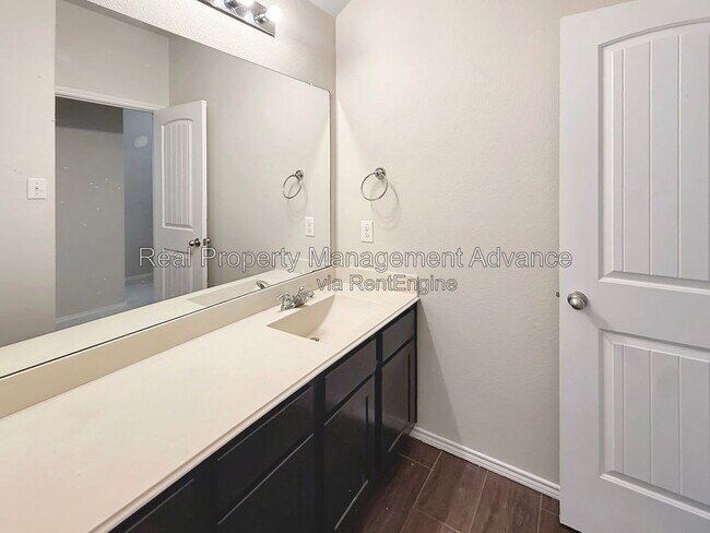 Building Photo - 1290 Lasso Dr