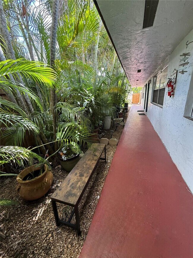 Building Photo - 721 SW 13th Ave