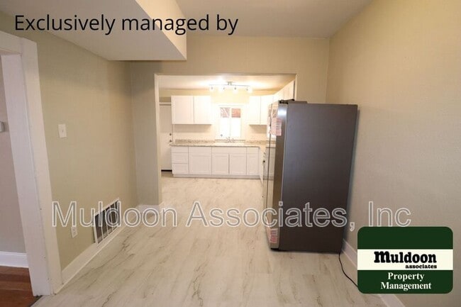 Building Photo - 806 E Abriendo Ave