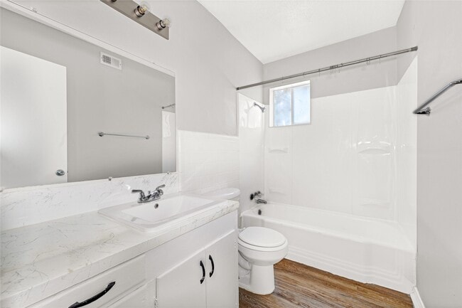 Building Photo - 1200 Carolyn Ct