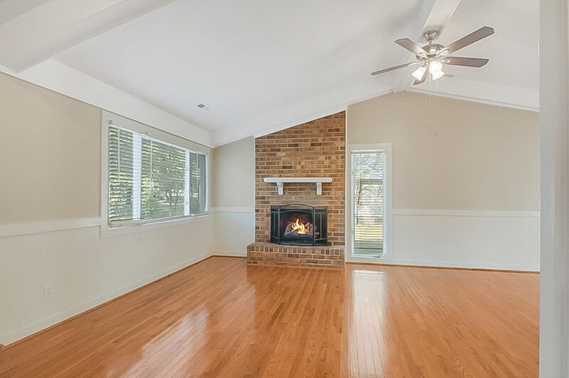 Building Photo - 911 Buckingham Rd