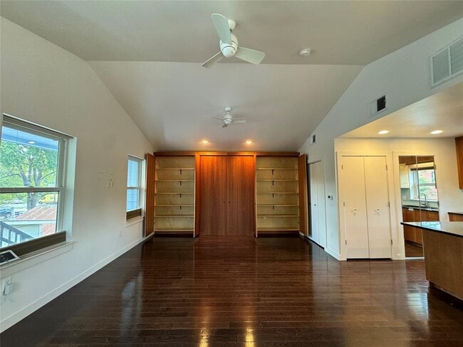 Building Photo - 1208 E 2nd St