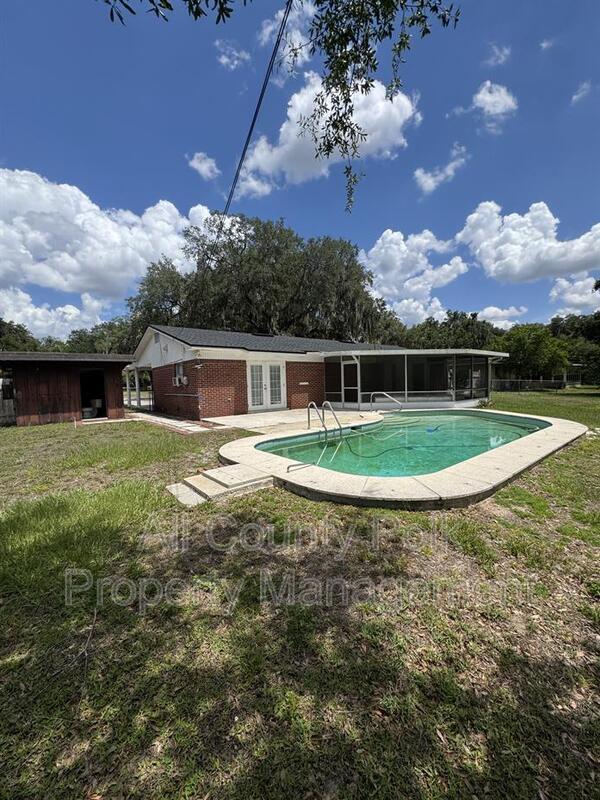 Building Photo - 2255 E Helen Cir