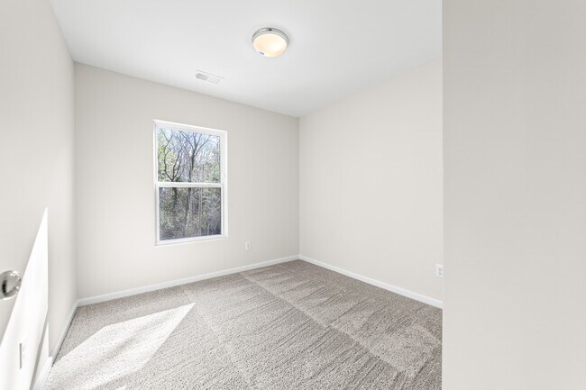 Building Photo - 612 W Lewis Rd