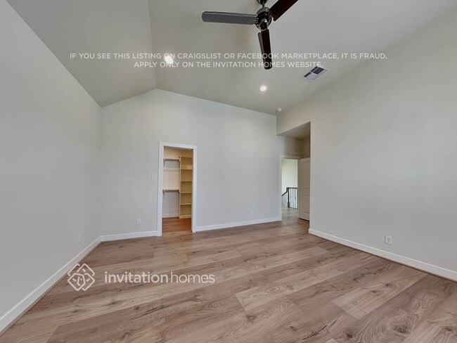 Building Photo - 711 Carriage Knls Dr