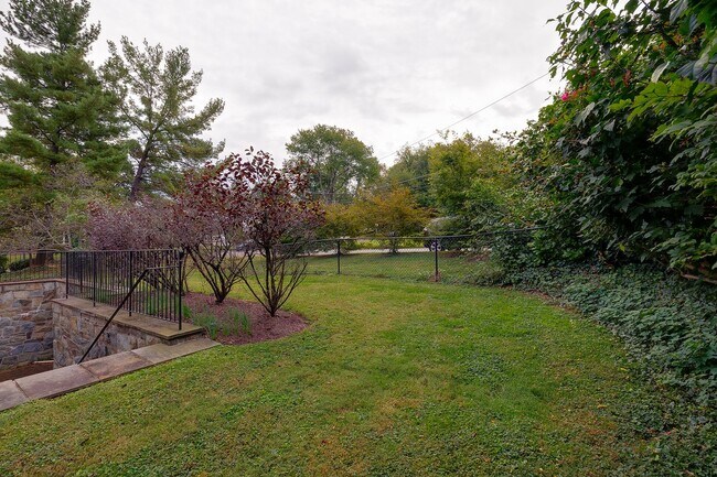 Building Photo - Furnished, Detached Home in Bethesda Alta ...
