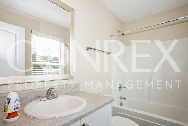 Building Photo - 3 Bed, 2.5 Bath, Available Now