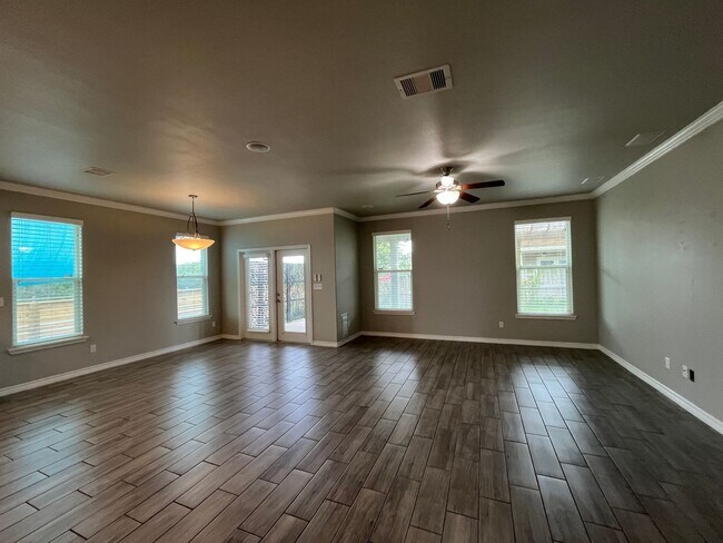 Building Photo - WALKING DISTANCE FROM OSO BAY WETLAND PRES...