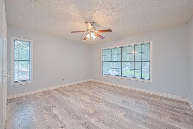 Building Photo - 2115 Streamcrest Ln