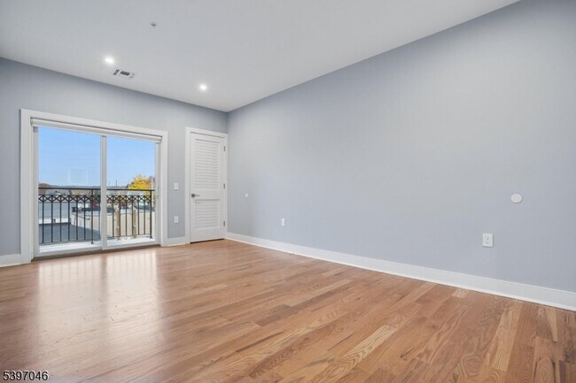 Building Photo - 106 Montgomery St