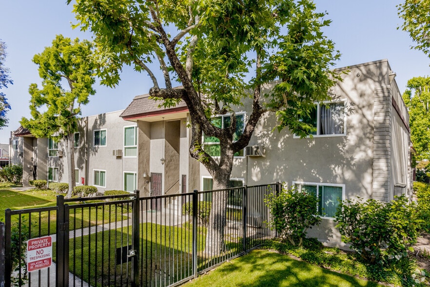 Chateau De Ville 2020 W Alameda Ave Anaheim CA 92801 Apartment Finder