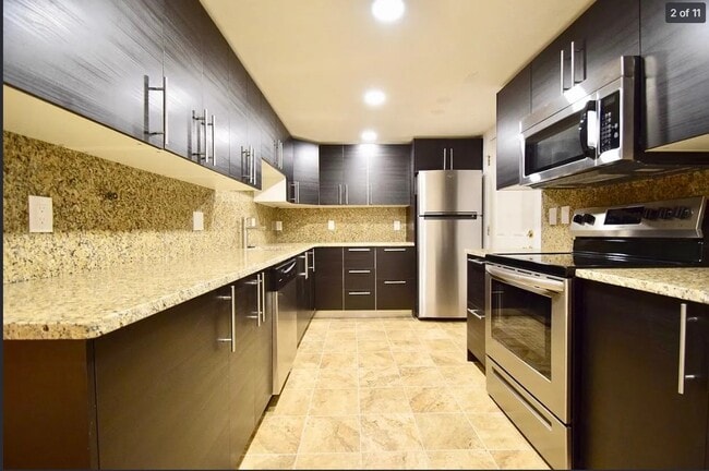 Building Photo - 73 Thatcher St