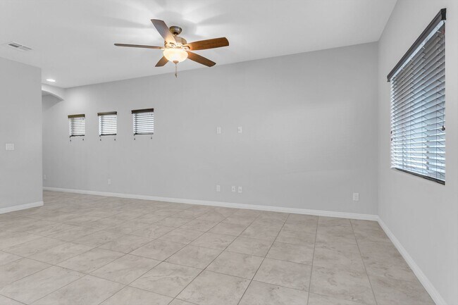 Building Photo - Great Southwest Home