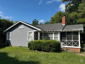 Building Photo - 2 Bedroom Bungalow