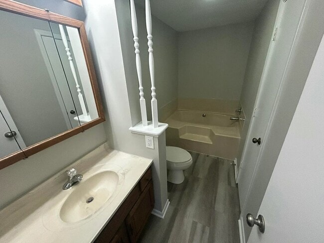 Building Photo - Updated 3 Bed / 2 Bath Home – Council Bluffs – $1,495/mo