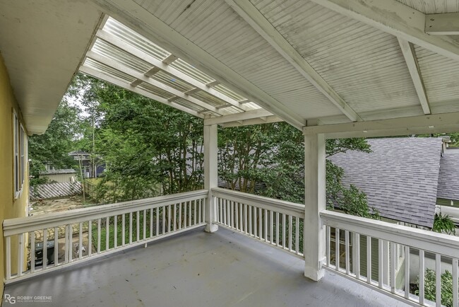 Building Photo - 409 Forest