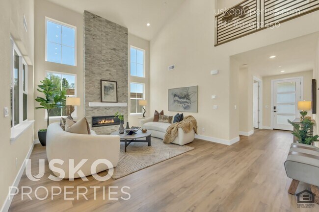 Building Photo - 7095 Soleil Wy