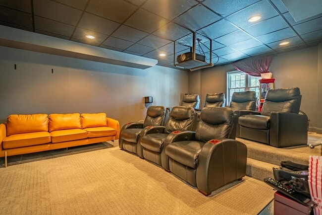 Building Photo - 5 Lowther Pl