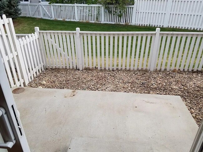 Building Photo - Lake Side Denver Townhome