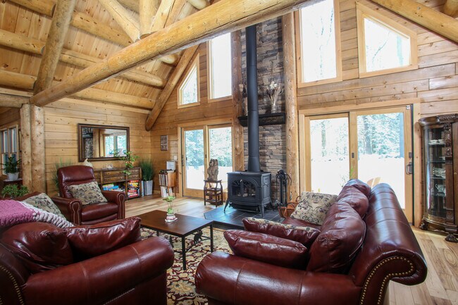 Building Photo - 320 Lakeshore Dr