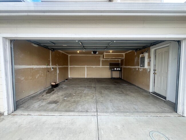 Building Photo - Beautiful 3-Bedroom Home for Rent – Prime ...