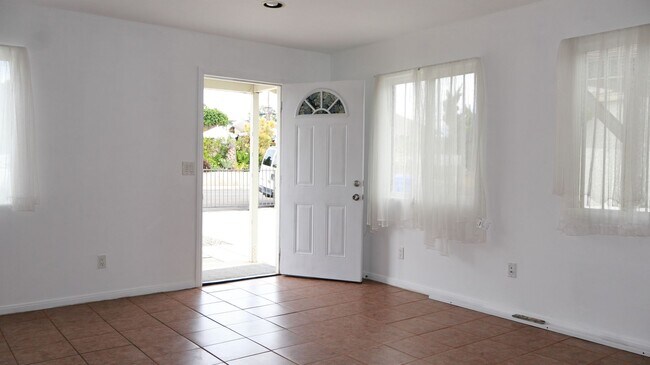 Building Photo - Single 2 bedrooms 2 baths house in San Diego CA.