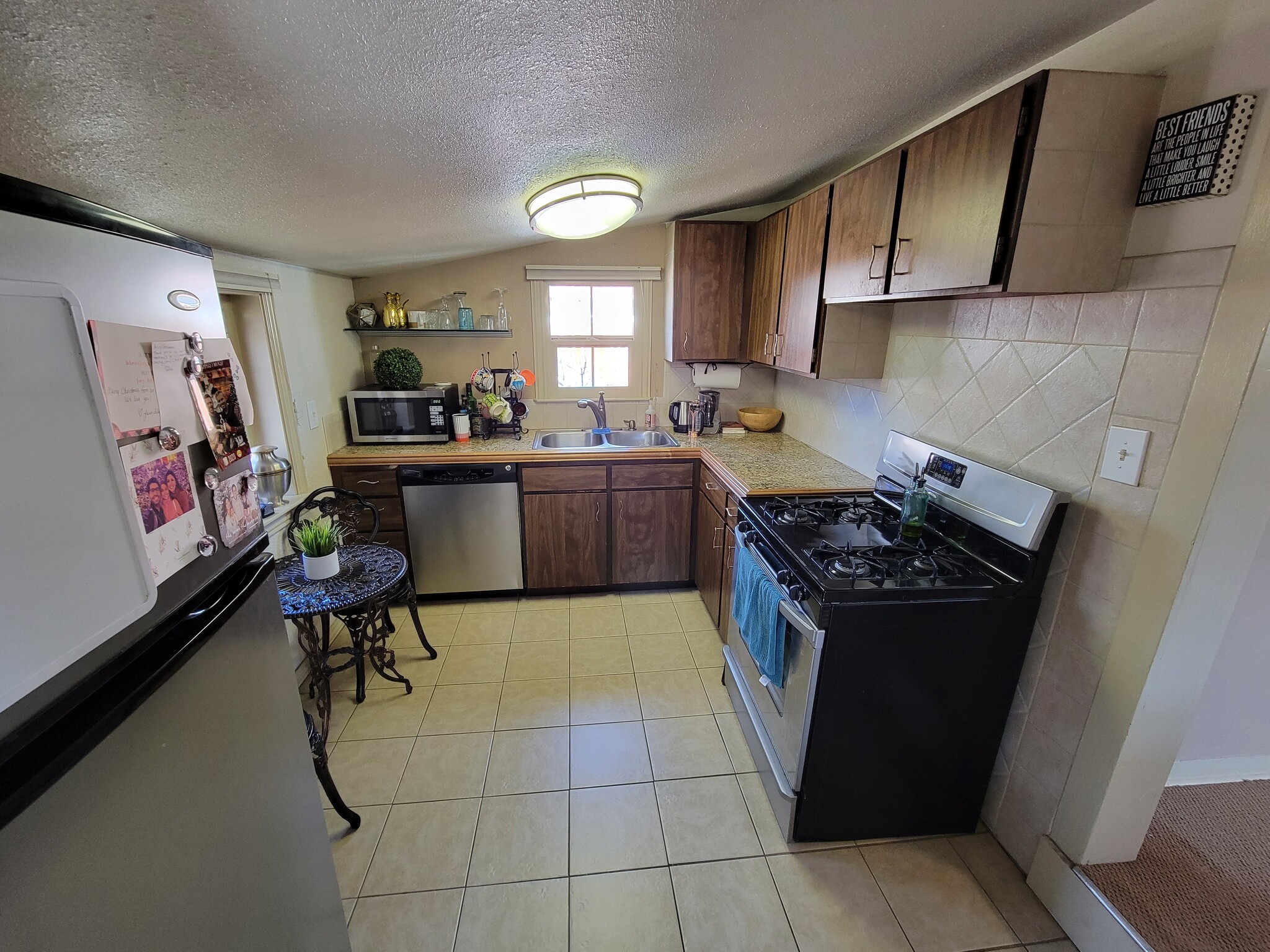 Building Photo - 1675 Ulster St