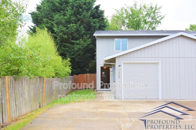 Building Photo - 1448 NE Thomas Ct