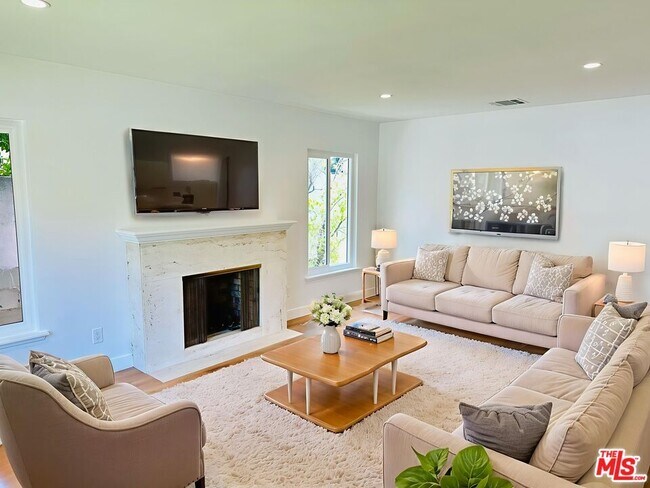 Building Photo - 1125 Daniels Dr
