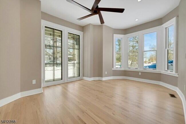 Building Photo - 49 Park Ave