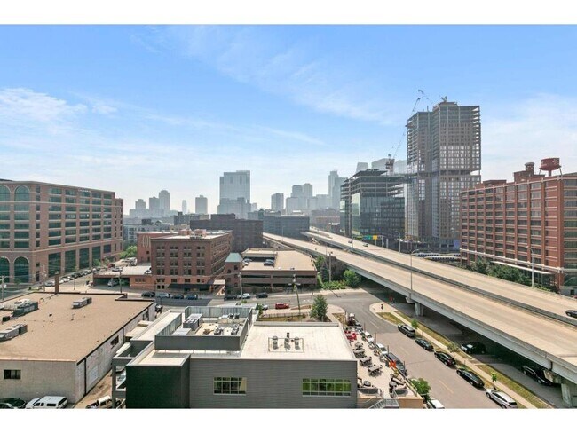 Building Photo - 345 N 6th Ave