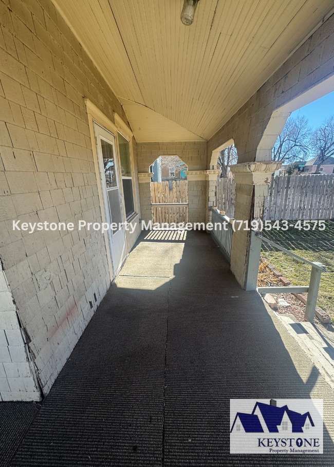 Building Photo - Dog Friendly!!! Centrally Located - House with 2 Bedroom/1 Bath - $1000/$1000