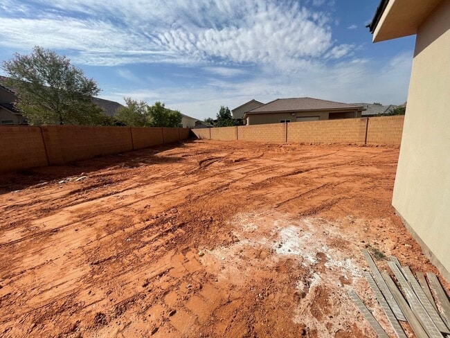 Building Photo - PET FRIENDLY!!! 4 Bedroom Home next to SAND HOLLOW STATE PARK!!