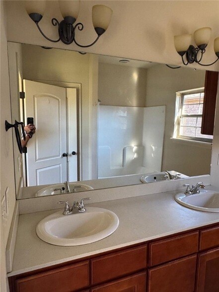 Building Photo - 938 Kensington Dr