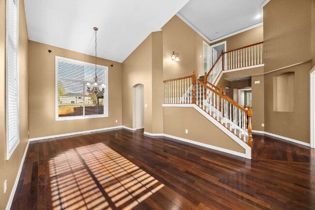 Building Photo - RENTED ~ THIS PROPERTY IS NO LONGER AVAILABLE~ ** This beautiful light filled home offers 4-bedro...