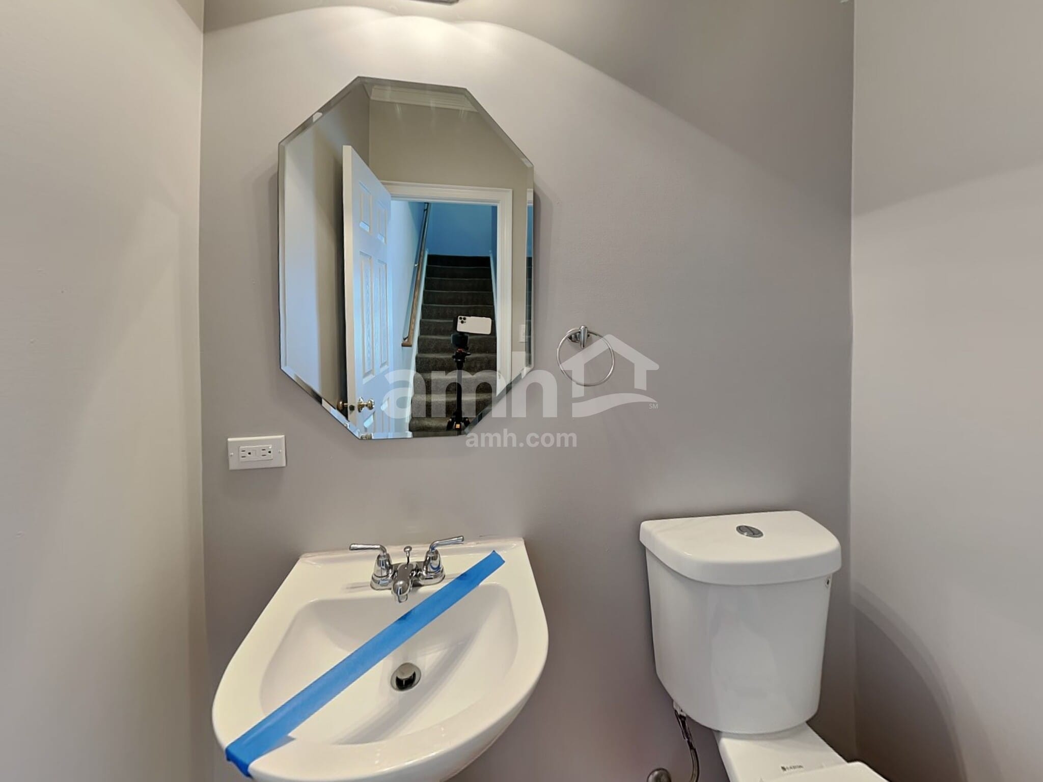 Building Photo - 2409 Courtyard Cir