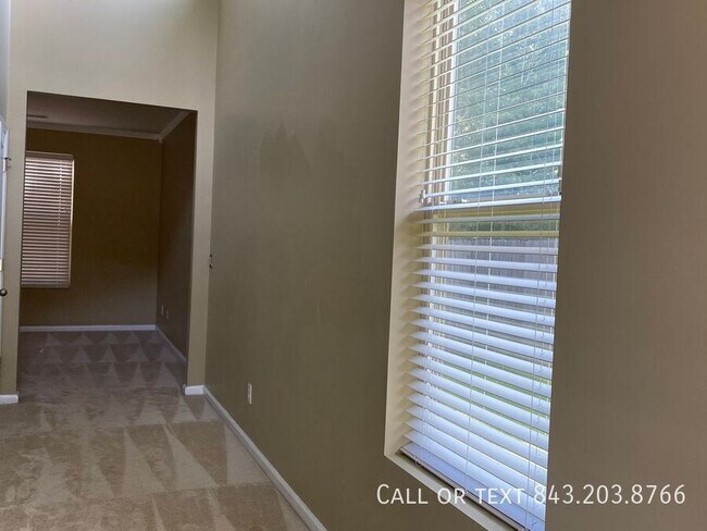 Building Photo - 145 Farm Quarters Dr