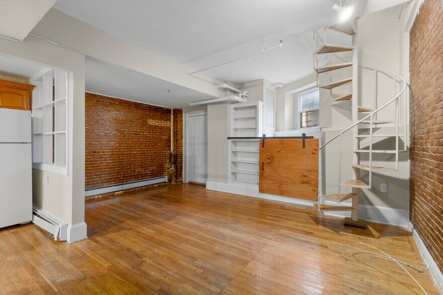 Building Photo - 167 Beacon St