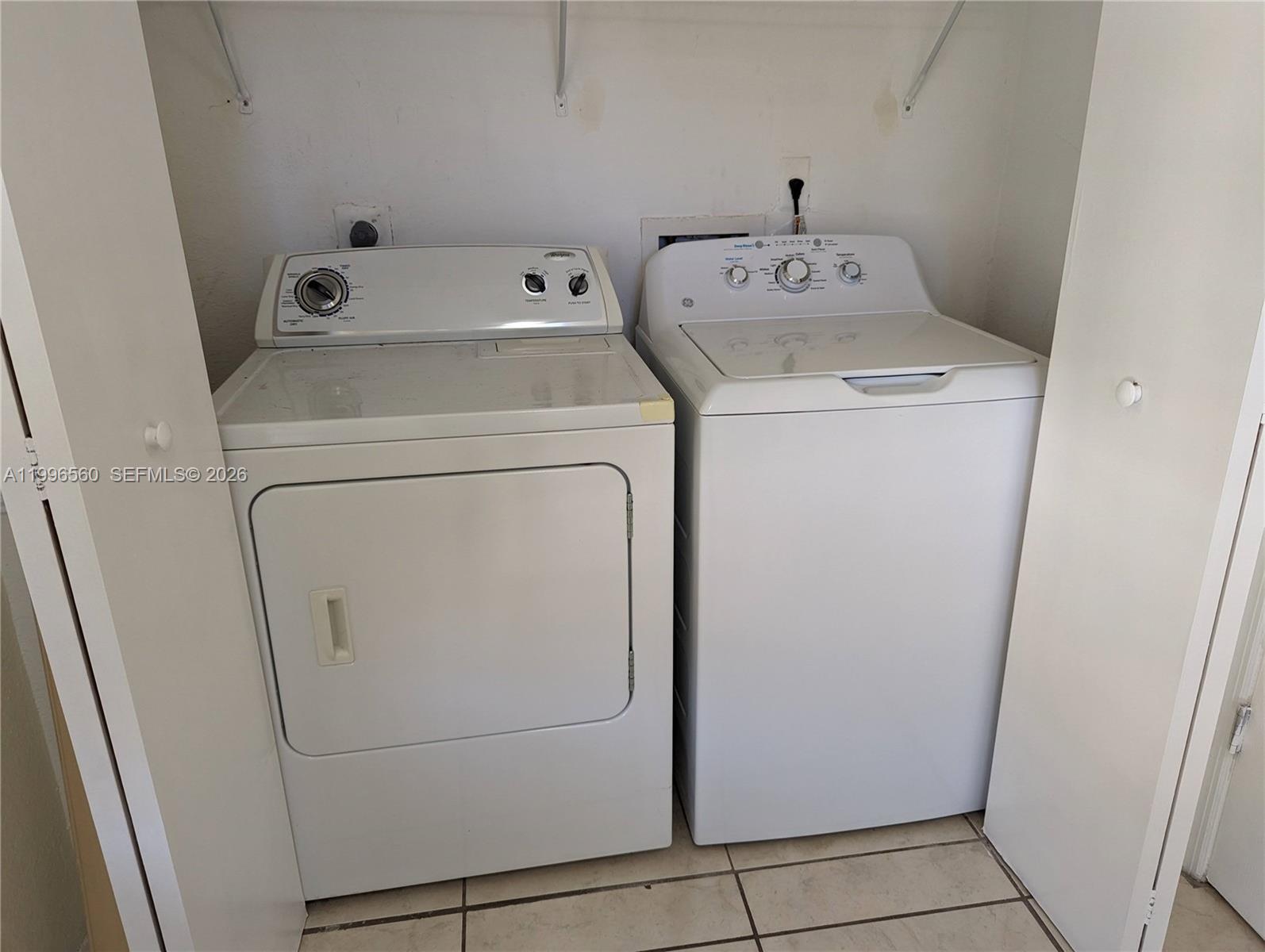 Building Photo - 3430 Pinewalk Dr N