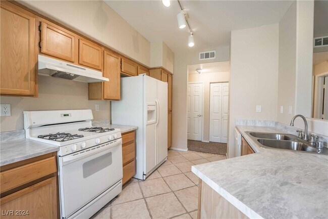 Building Photo - 1050 E Cactus Ave