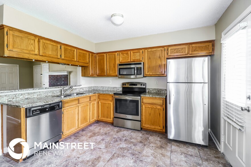 Building Photo - 7046 Foxhall Dr