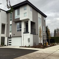 Building Photo - Modern 4 Bedroom Townhome