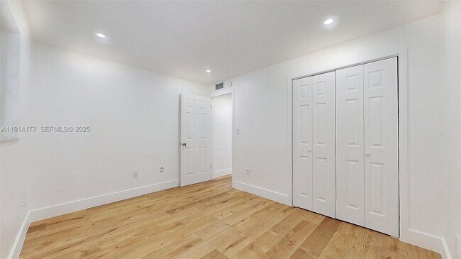 Building Photo - 1201 SW 42nd Ave