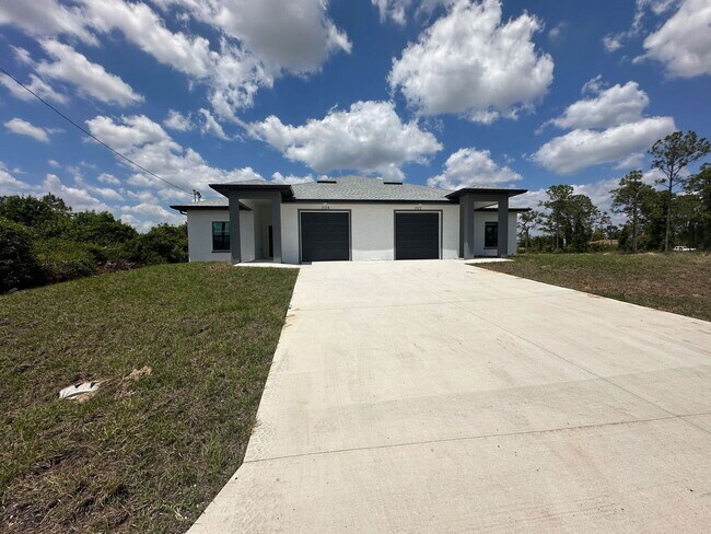Building Photo - 2122 Armour Rd