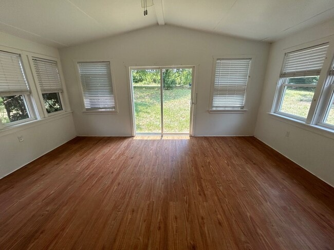 Building Photo - 7201 Mountainbrook Dr