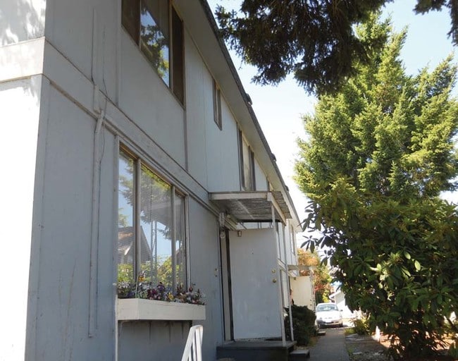 Point Defiance Apartments 4652 N Pearl St WA 98407 Apartment