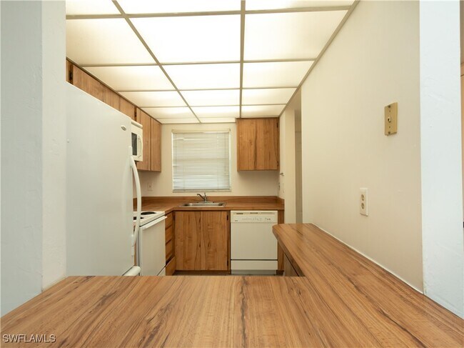Building Photo - 499 Forest Lakes Blvd