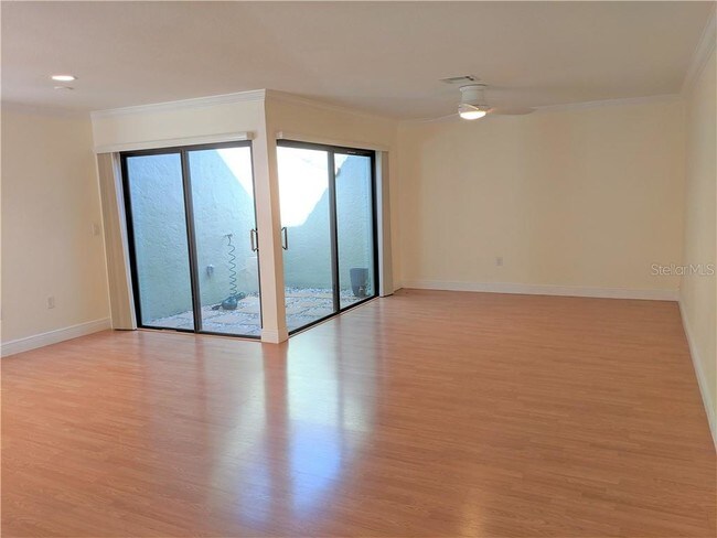 Building Photo - 3739 Glen Oaks Manor Dr